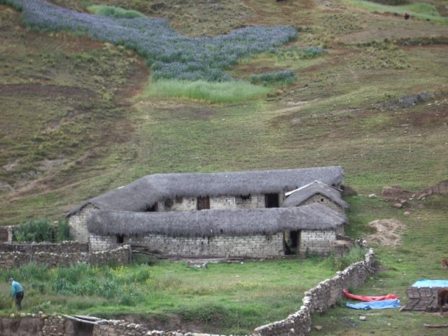 ahouseinchapisirca.jpg