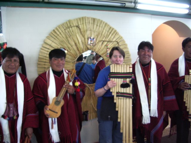 robinwithmusicians.jpg